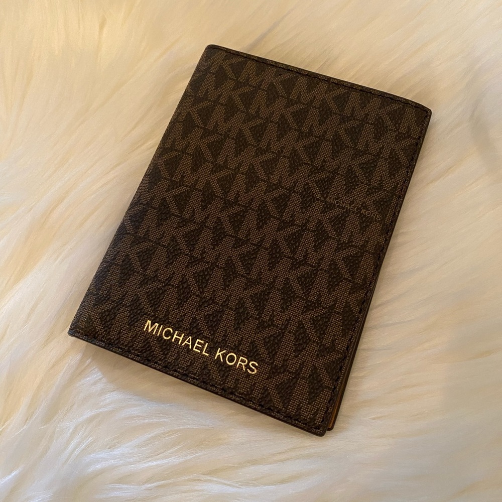 Michael Kors Jet Set Passport Wallet BRAND NEW